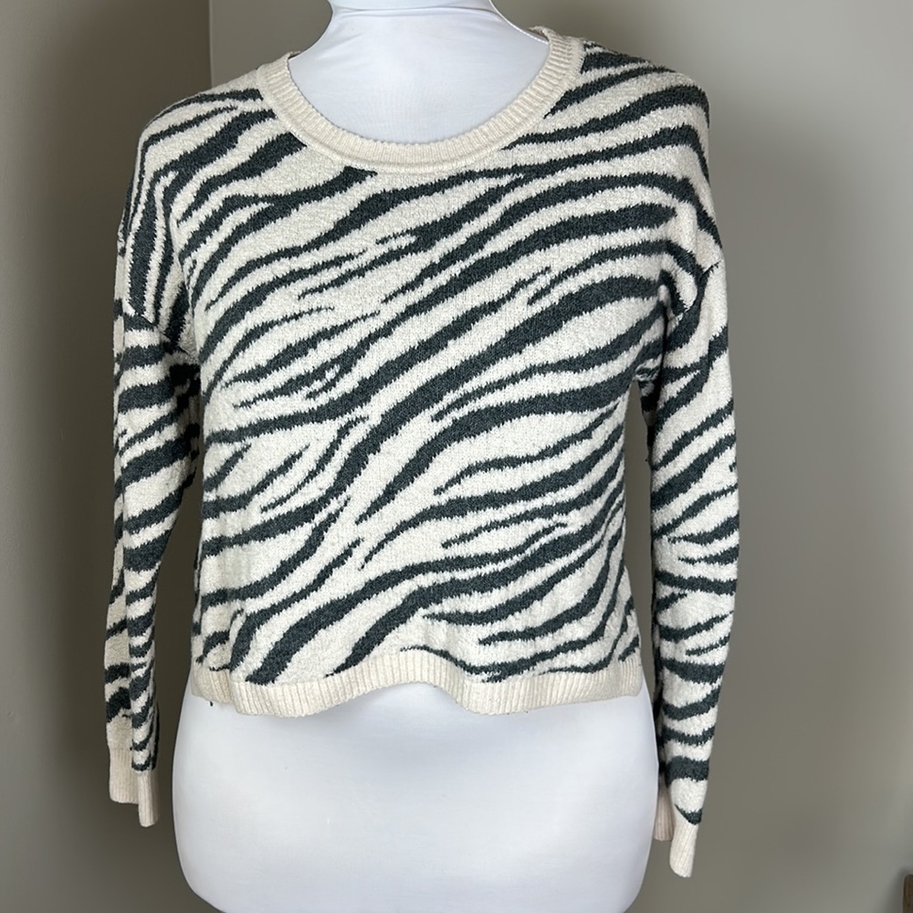 SINCERELY JULES Off White Gray Zebra Stripe Crop Pullover Sweater Size Medium
